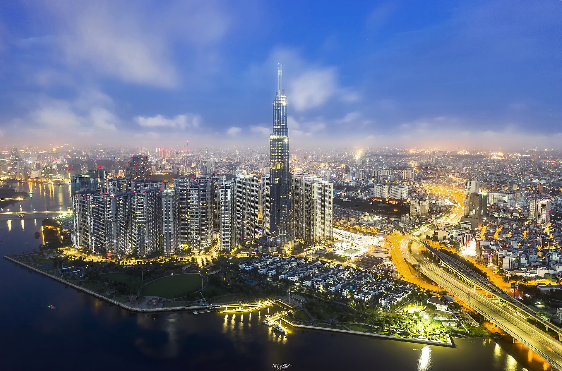 Skyline TP.HCM với nhiều cụm căn hộ cao tầng