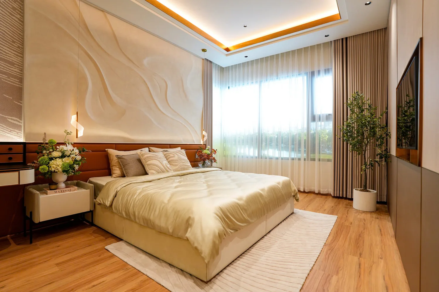 Phòng ngủ nhà mẫu Monrei Saigon