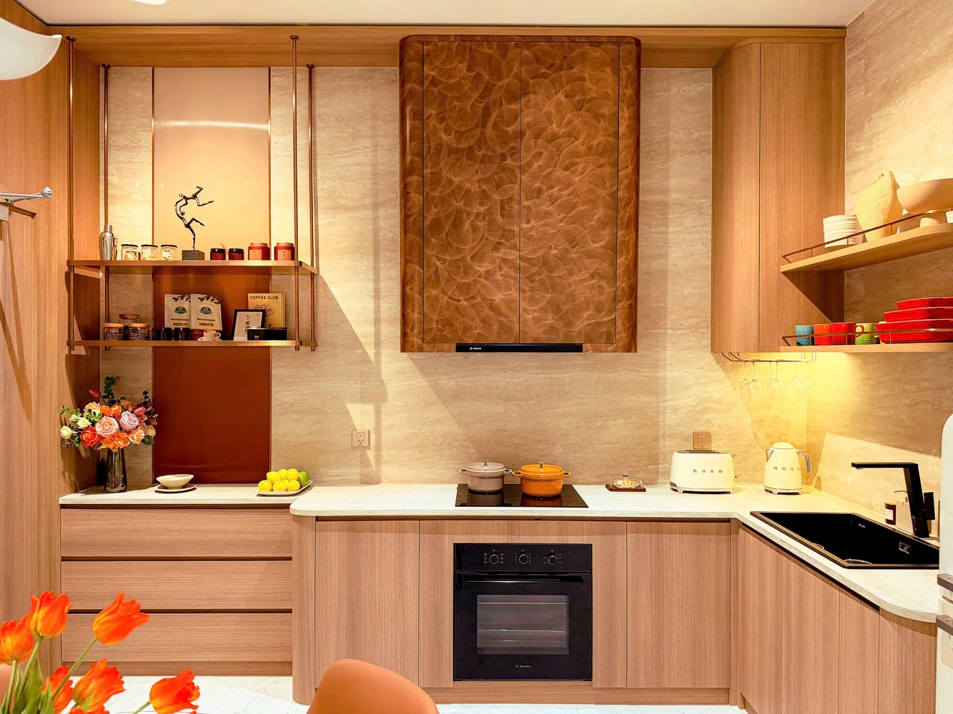 Khu bếp nhà mẫu Monrei Saigon